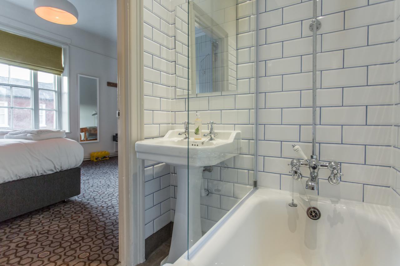 The Dolphin Hotel Newbury  Ngoại thất bức ảnh