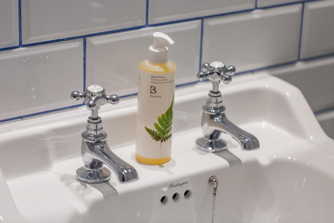 The Dolphin Hotel Newbury  Ngoại thất bức ảnh