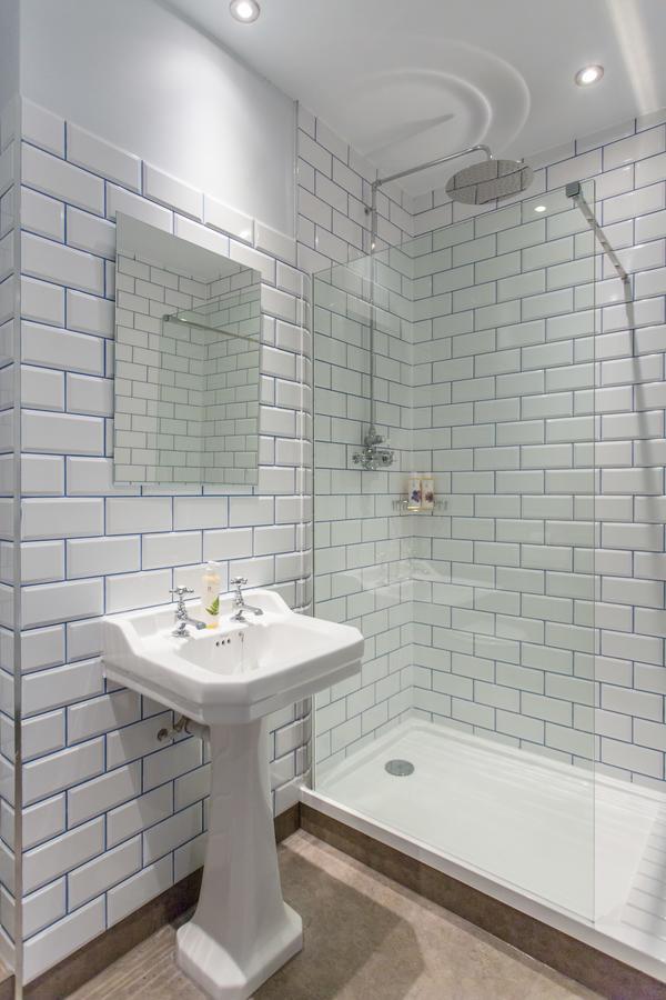 The Dolphin Hotel Newbury  Ngoại thất bức ảnh