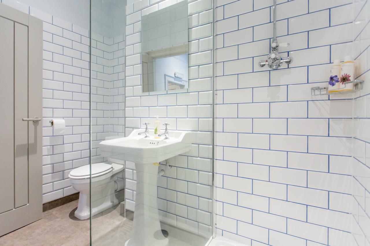 The Dolphin Hotel Newbury  Ngoại thất bức ảnh
